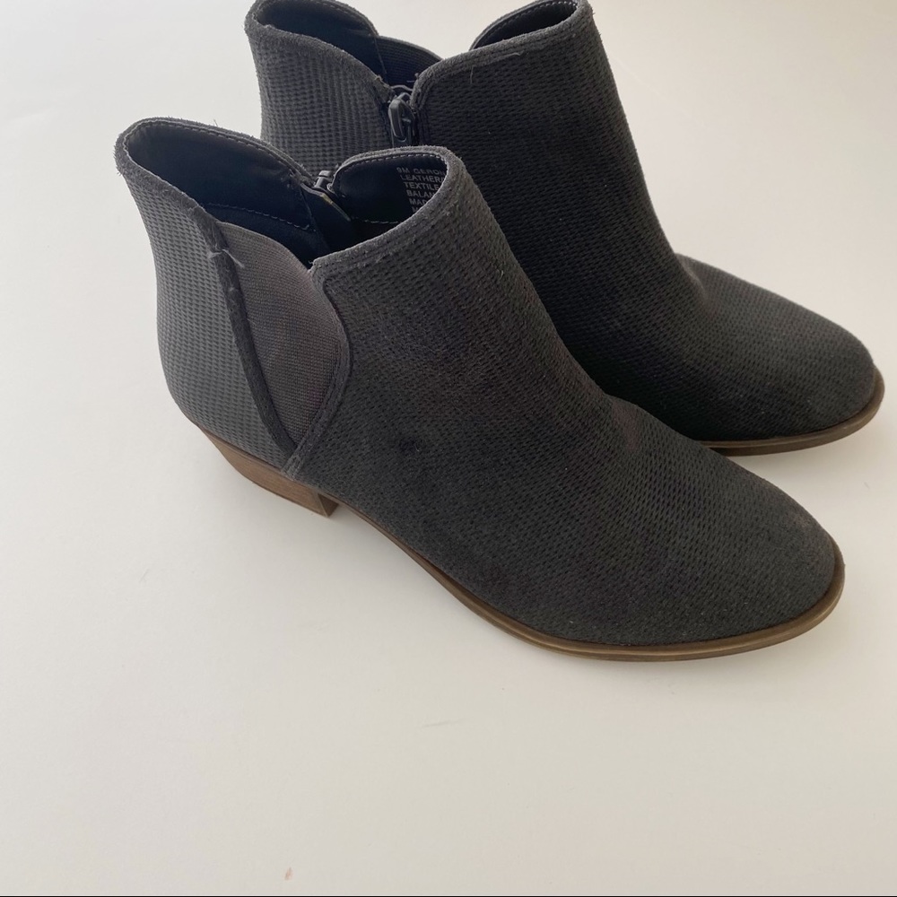 Kensie gray booties Size 9